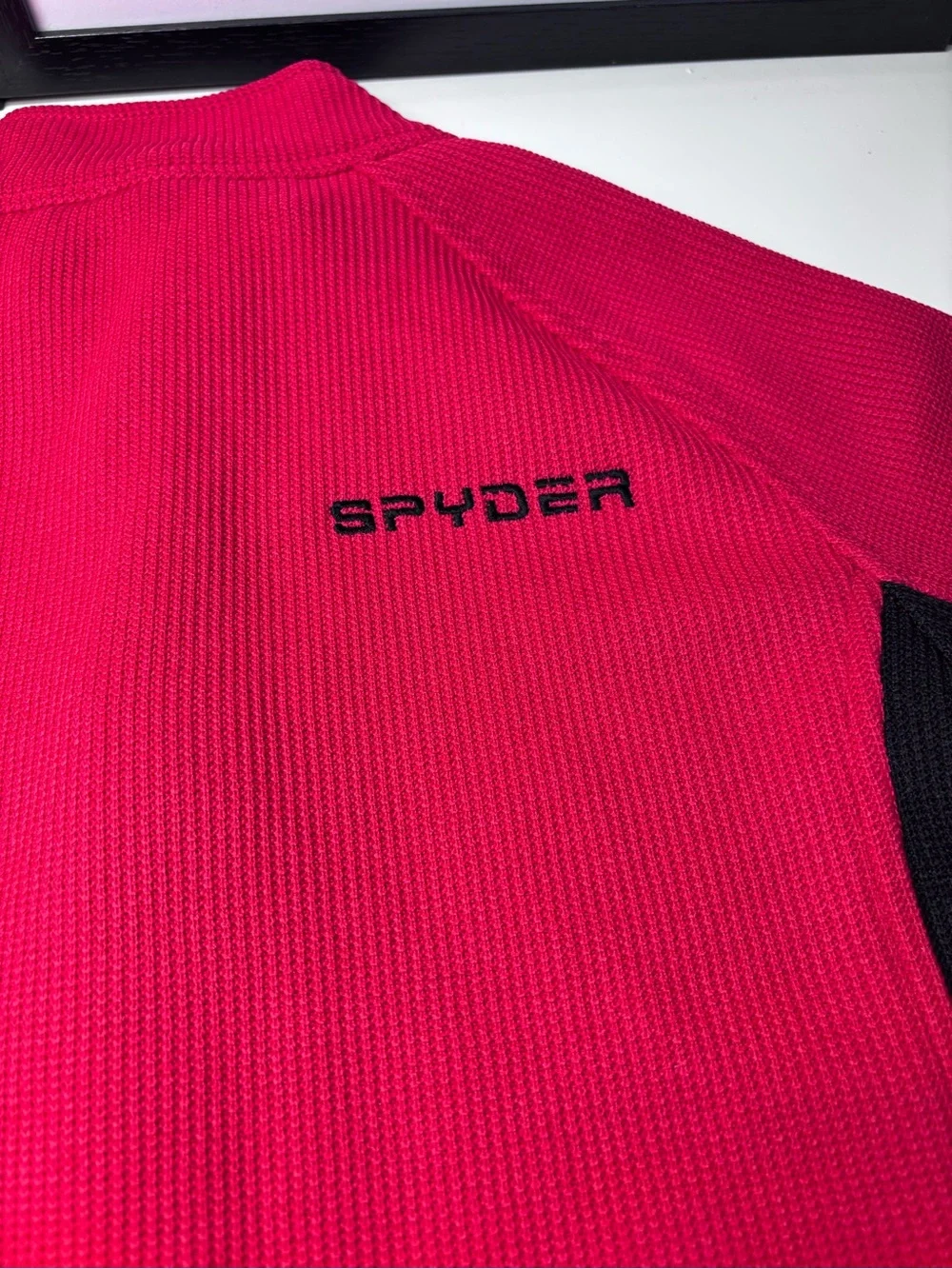 Spyder bold red